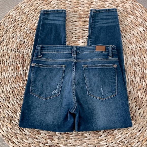 Judy Blue Angie Relaxed Fit Straight Leg Jean - Picture 6 of 16